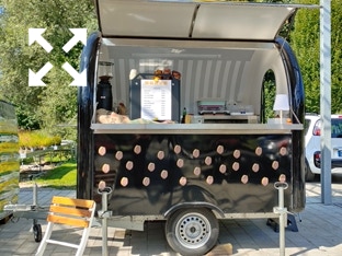 Der Retroanhänger immer ein Blickfang. © Cafe Böhnchen